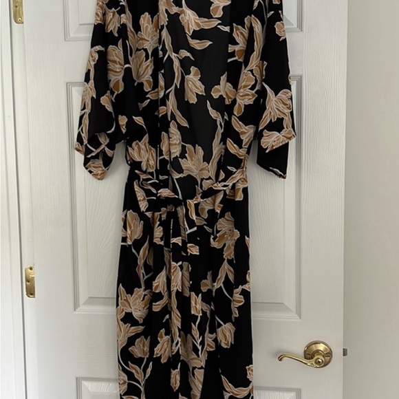 NWOT- Maison Du Soir Floral Robe w belt - Picture 2 of 4